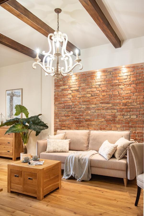 Three-Bedroom Luxury Apartment 1 Odona Bujwida Street