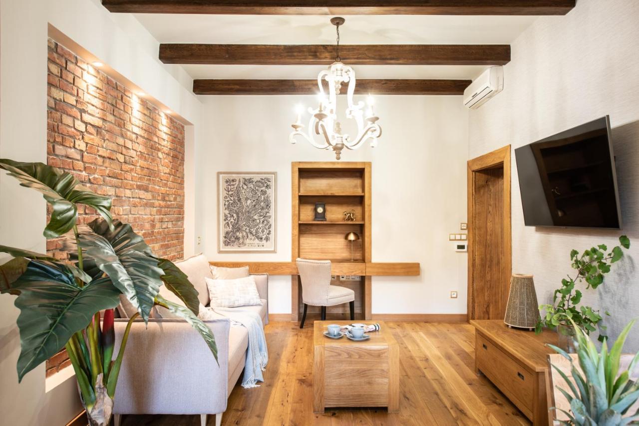 Three-Bedroom Luxury Apartment 1 Odona Bujwida Street