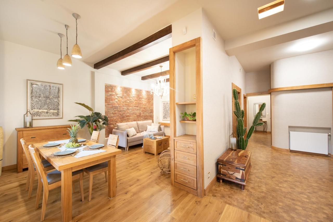 Three-Bedroom Luxury Apartment 1 Odona Bujwida Street