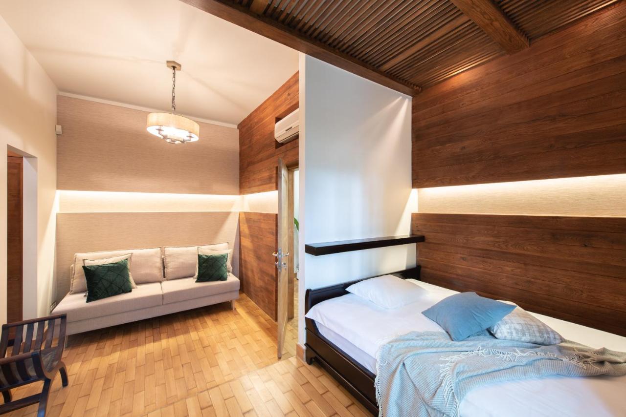 Three-Bedroom Luxury Apartment 1 Odona Bujwida Street