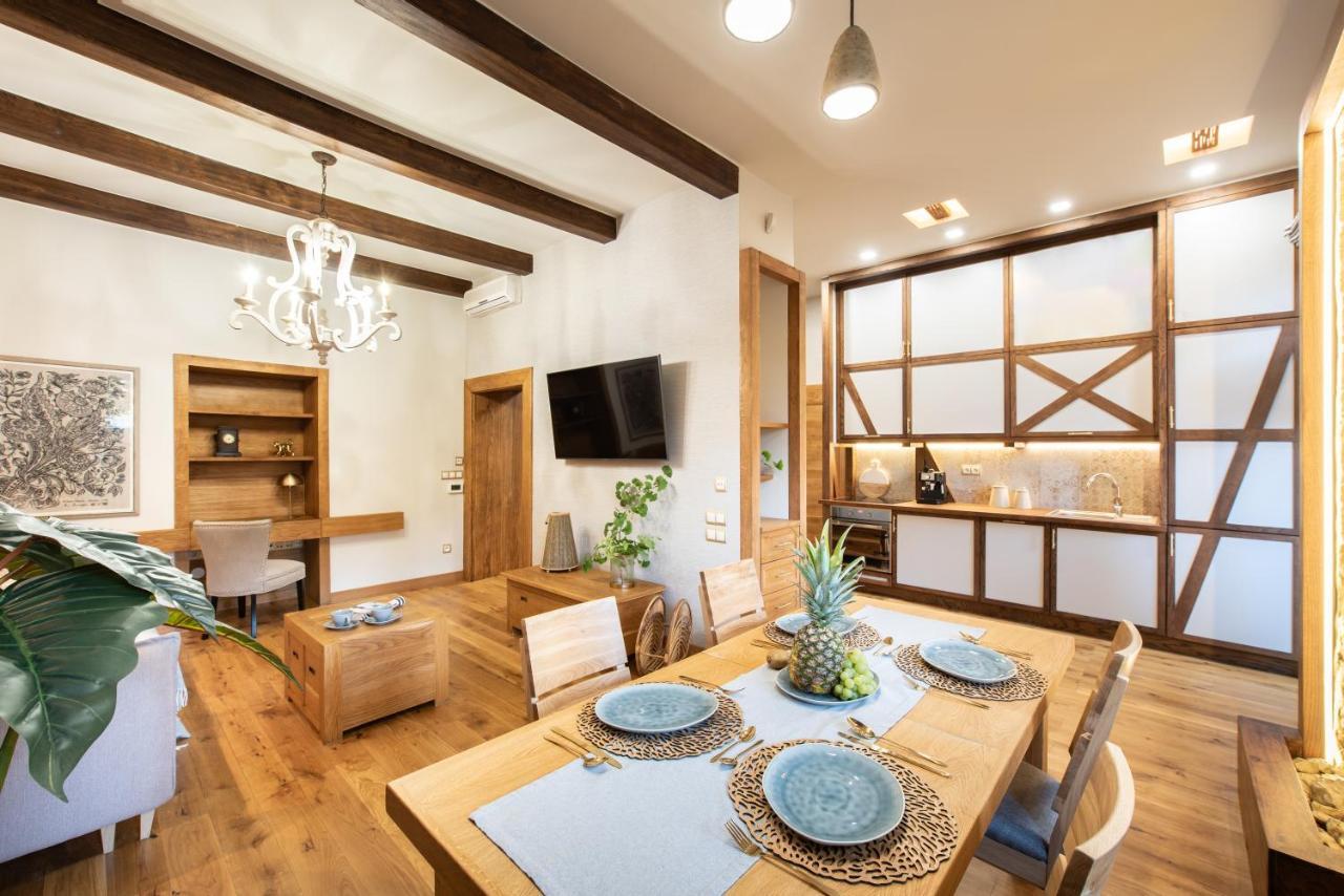 Three-Bedroom Luxury Apartment 1 Odona Bujwida Street